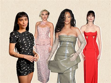 braless photos|Anne Hathaway, Rihanna, & More Stars Who Proudly Freed the。